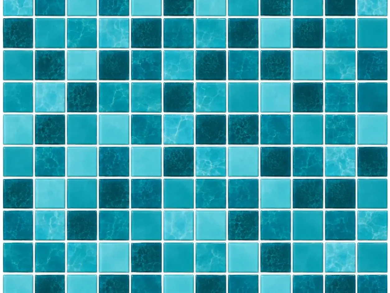 Amostra da estampa Verde-água-1 de vinil para piscina, em mosaico de quadrados em tons de verde-água e turquesa